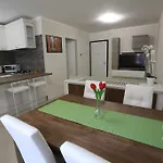 Casa Magenta 2 *