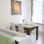 Casa Magenta 2 *