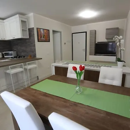 Casa Magenta 2 *
